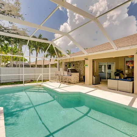 Outdoor Oasis, 8 Mi To Beach Chic Cape Coral Home